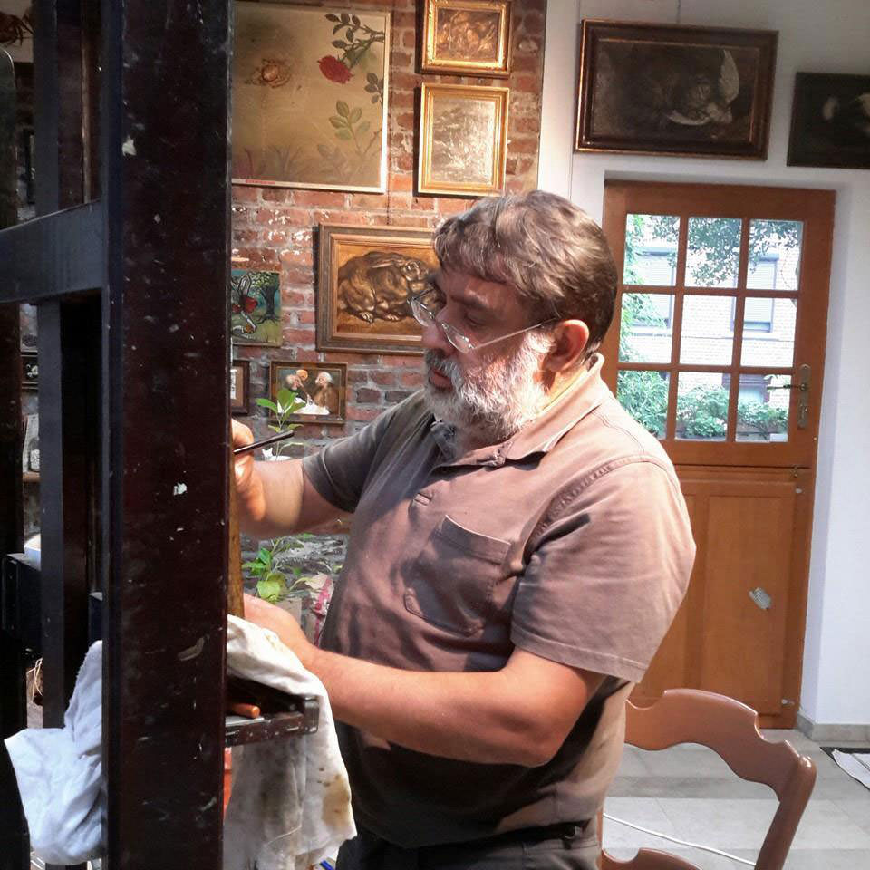 Domenico Terrana en peignant dans son atelier